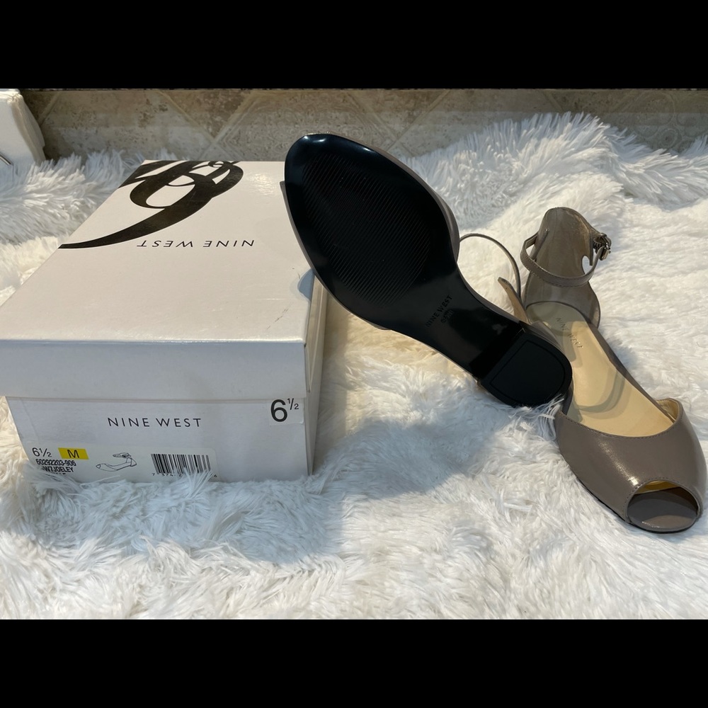 Nine West Grey Flats Sz 6.5